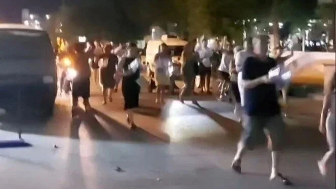 Su kesintileri vatandaşları isyan ettirdi: Bidonlarla sokağa çıktılar